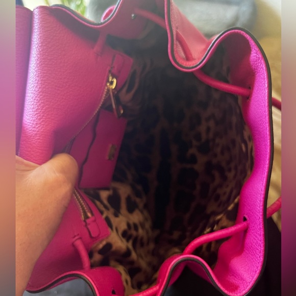 Stunning Barbie Pink Leather Dolce & Gabbana Backpack with gold hardware - Picture 9 of 12